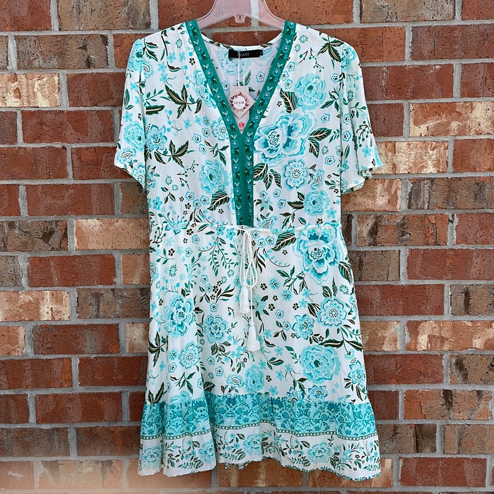 Leani NWT Dress Size Large Rayon Blue Green Floral Short Sleeve Tie Waist